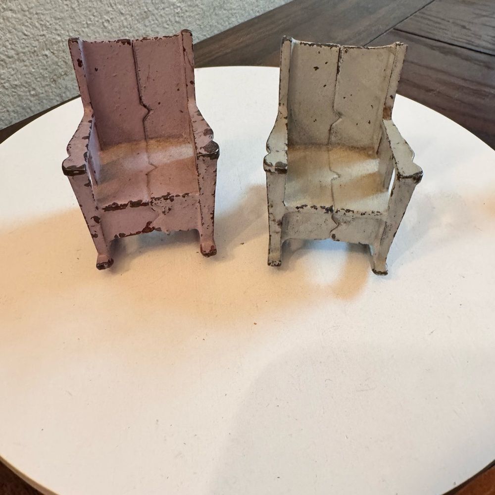 Set of 2 Kilgore Cast Iron Dollhouse Rocking Chairs, Depression Era Toys, Arcade - Picture 2 of 8